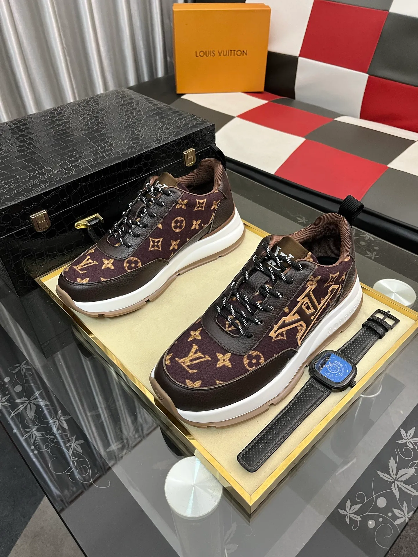 Men's shoes 💰: 438⌚️⌚️[LOUIS VUITTON] Same style as Louis Vuitton* official website🚹Men's high-top casual shoes❤️Same style as popular celebrities ~ best-selling at home and abroad Lv focuses on the checkerboard series...Imported first-layer cowhide with special fabrics➕Full sheepskin lining➕Brand-specific hollow outsole💎Number of codes: 38-443️⃣Colors available
